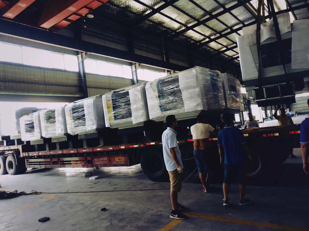 2018深雕數(shù)控迎來第二批玻璃精雕機，雙頭精雕機緊張出貨，得到客戶的高度認可。